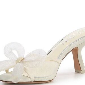 Chic Cream Bow Heels